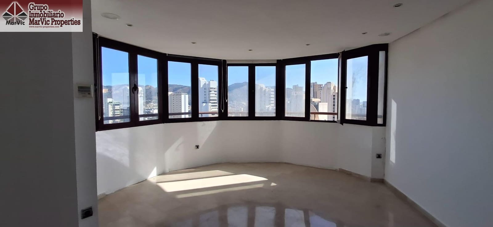 2 makuuhuone Asunto myytävänä paikassa Benidorm mukana uima-altaan - 244 000 € (Ref: 8783999)