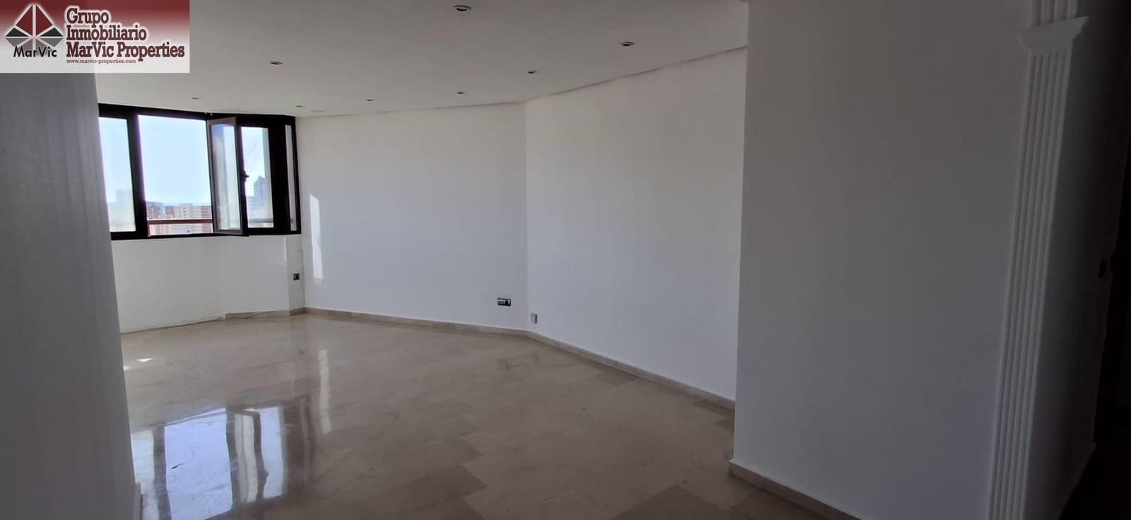 2 makuuhuone Asunto myytävänä paikassa Benidorm mukana uima-altaan - 244 000 € (Ref: 8783999)