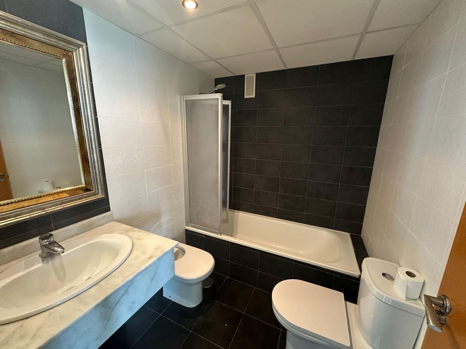 Apartamento de 2 habitaciones en Benidorm en venta con piscina garaje - 330.000 € (Ref: 8789519)