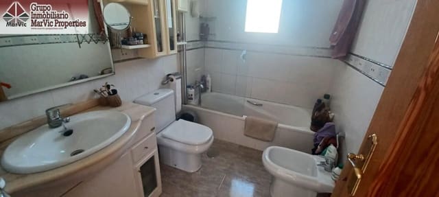 Chalet de 4 habitaciones en Barranco Hondo, La Nucia en venta con piscina garaje - 430.000 € (Ref: 8792788)