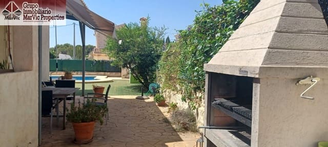 Chalet de 4 habitaciones en Barranco Hondo, La Nucia en venta con piscina garaje - 430.000 € (Ref: 8792788)