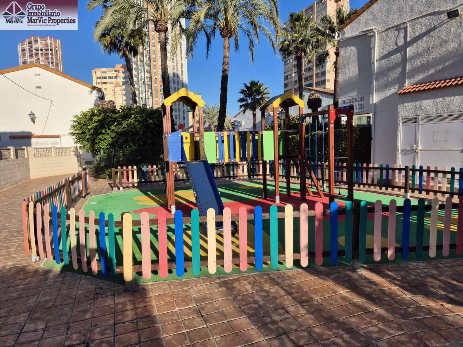 2 soveværelse Rækkehus til salg i Benidorm med swimmingpool garage - € 259.000 (Ref: 8827808)