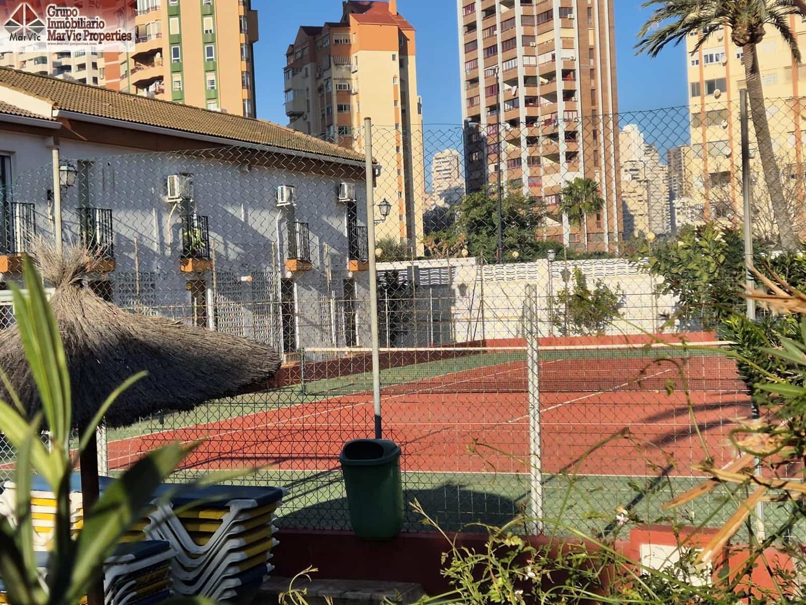 2 soveværelse Rækkehus til salg i Benidorm med swimmingpool garage - € 259.000 (Ref: 8827808)