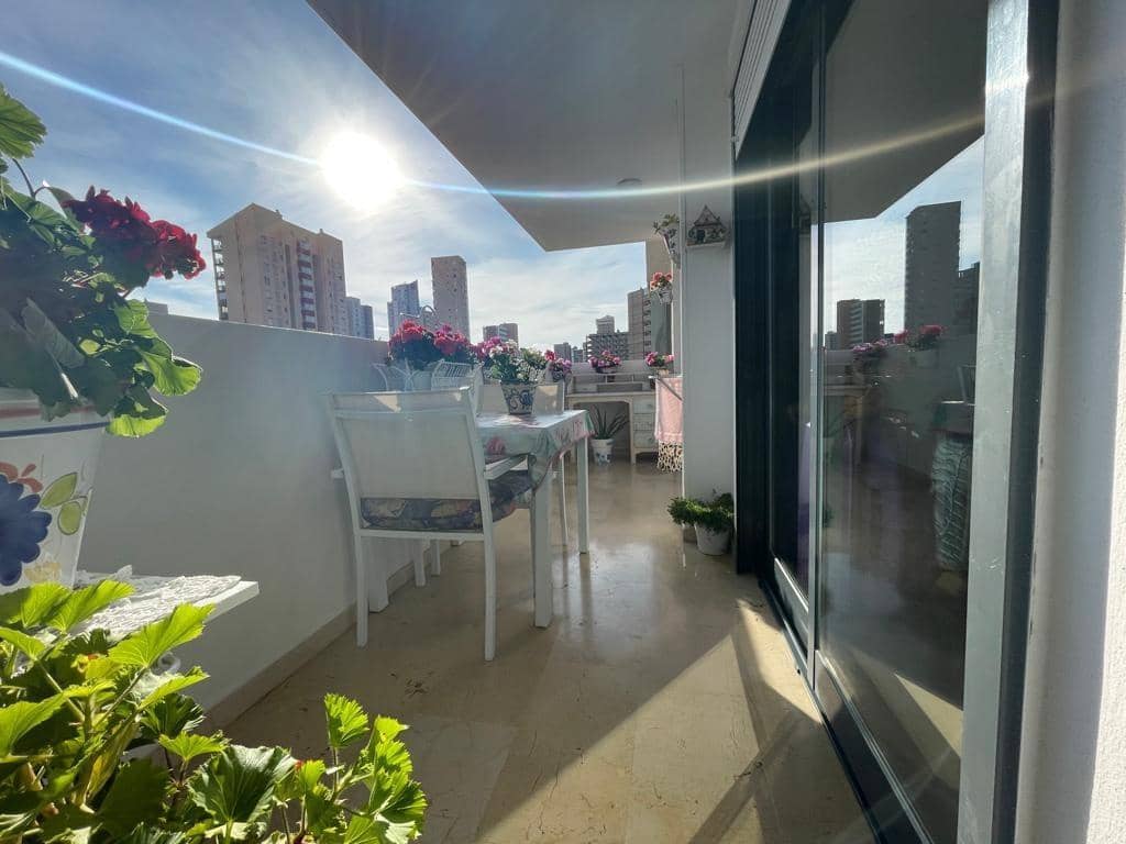 Apartamento de 2 habitaciones en Benidorm en venta con piscina - 250.000 € (Ref: 8847350)