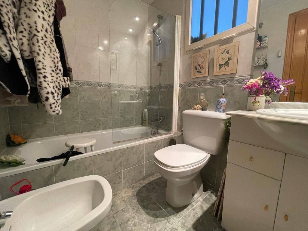 Apartamento de 2 habitaciones en Benidorm en venta con piscina - 250.000 € (Ref: 8847350)