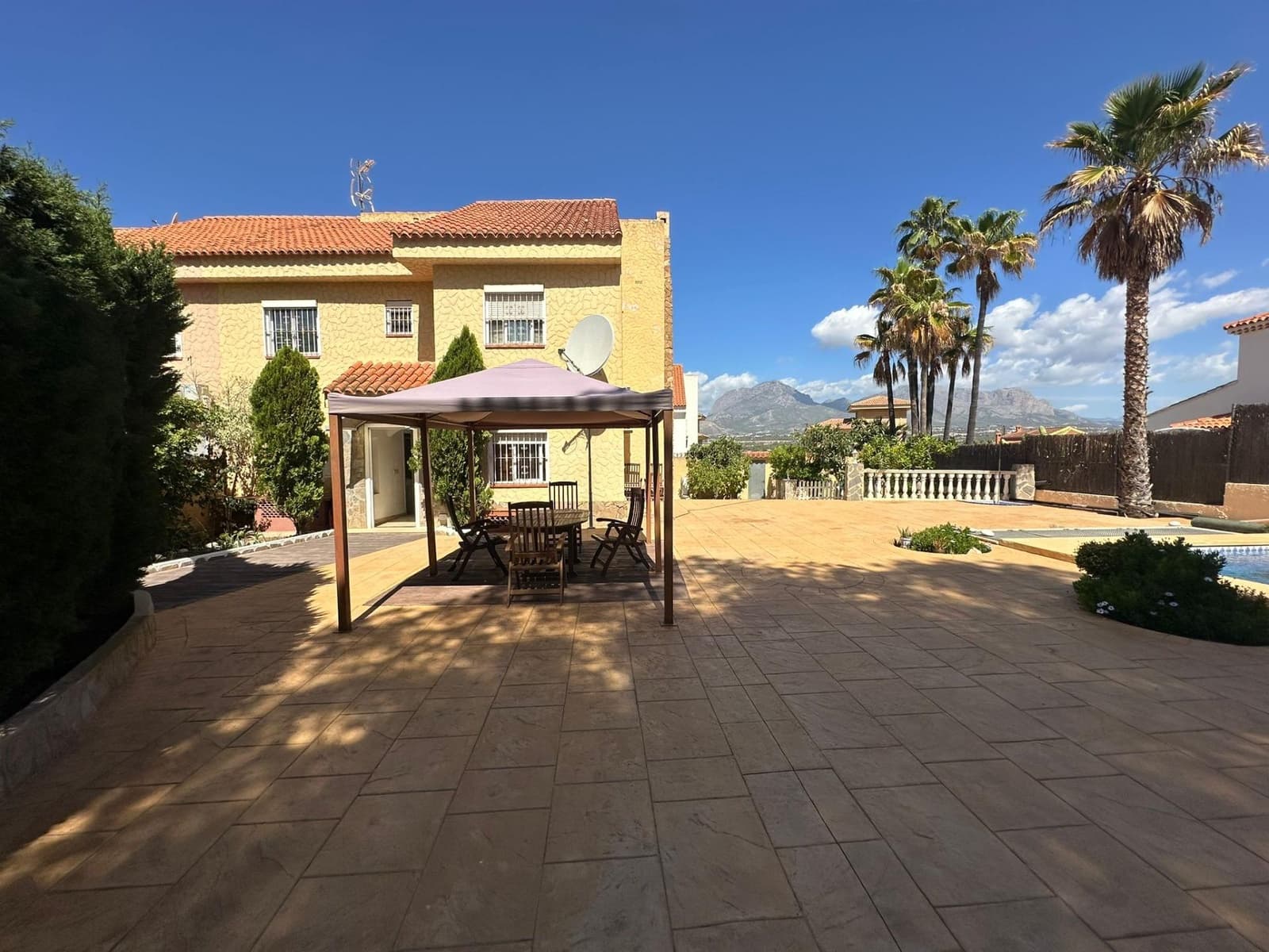 6 soveværelse Villa til salg i Benidorm med swimmingpool garage - € 480.000 (Ref: 8847356)