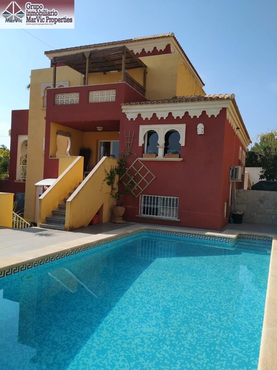 6 bedroom Villa for sale in Alfaz del Pi / L'Alfas del Pi with pool garage - € 590,000 (Ref: 8857671)