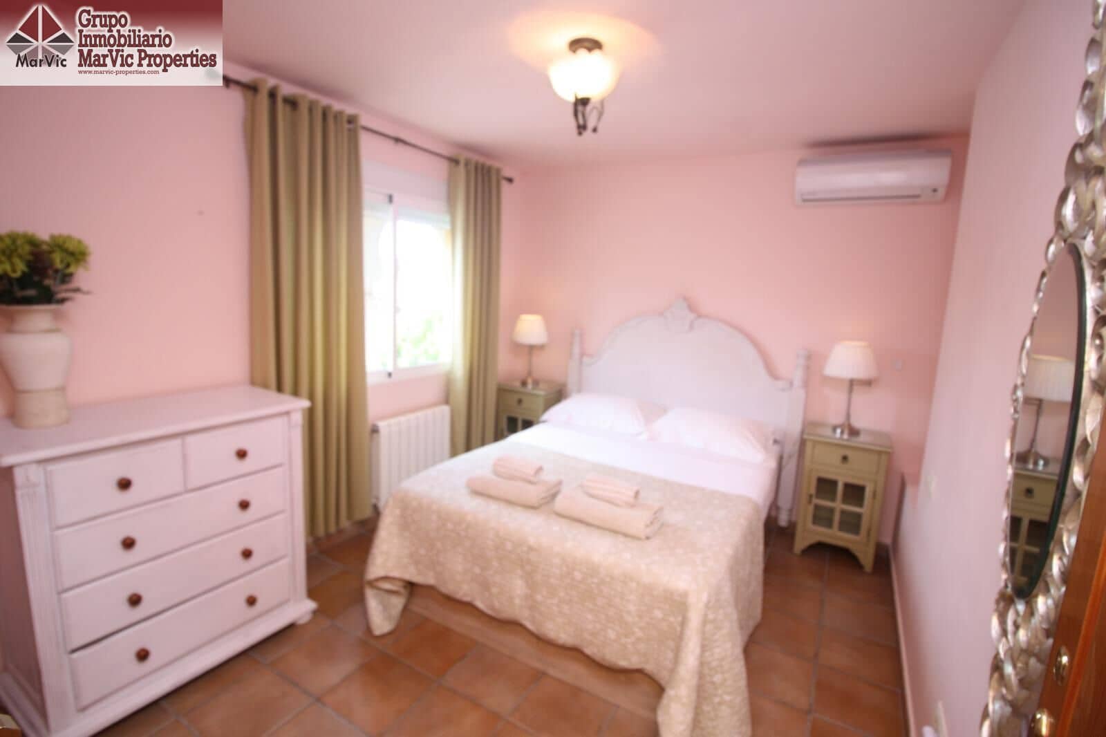 6 bedroom Villa for sale in Alfaz del Pi / L'Alfas del Pi with pool garage - € 590,000 (Ref: 8857671)