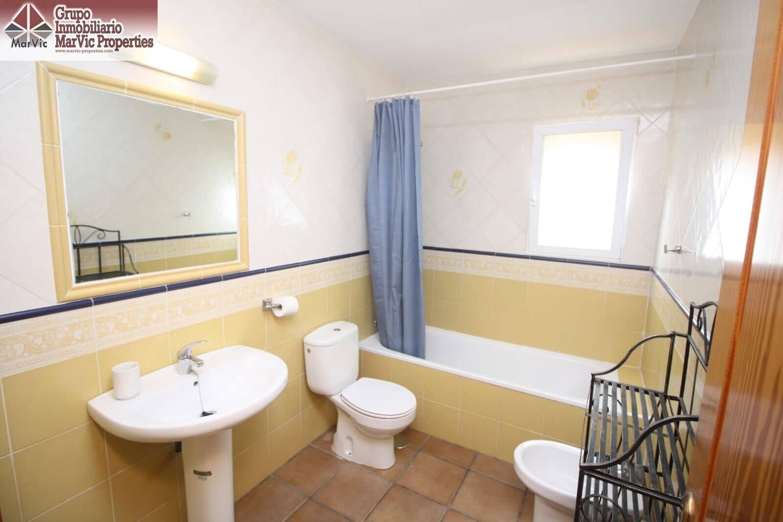 6 bedroom Villa for sale in Alfaz del Pi / L'Alfas del Pi with pool garage - € 590,000 (Ref: 8857671)