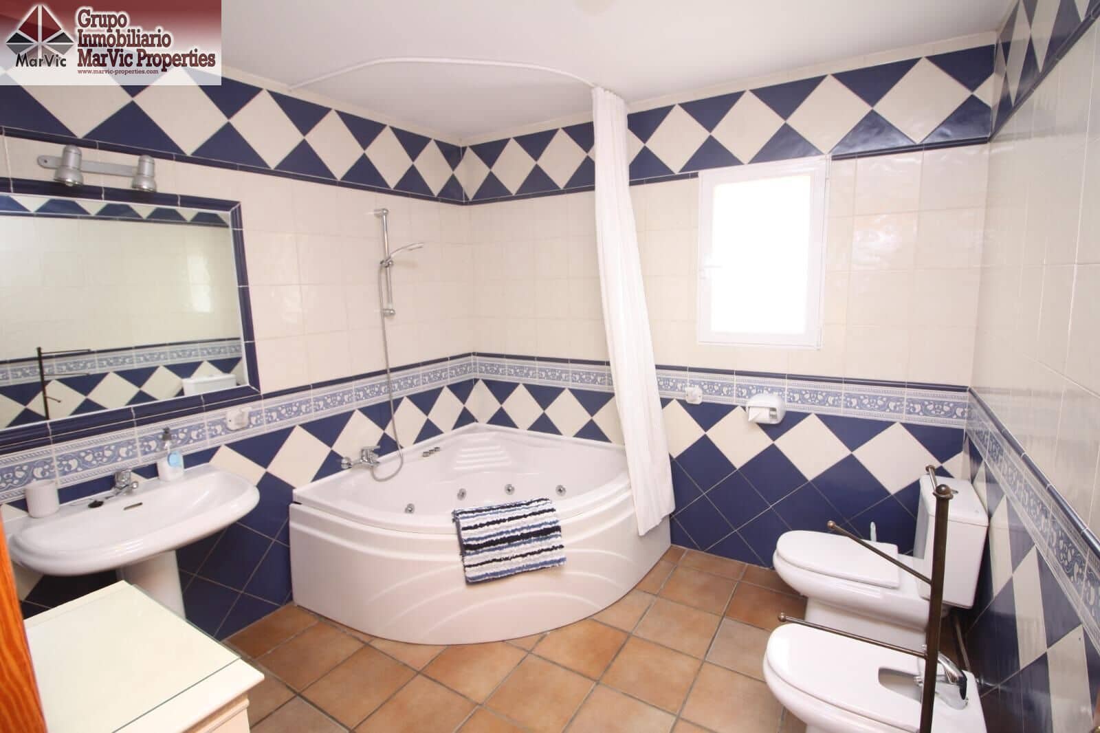 6 bedroom Villa for sale in Alfaz del Pi / L'Alfas del Pi with pool garage - € 590,000 (Ref: 8857671)