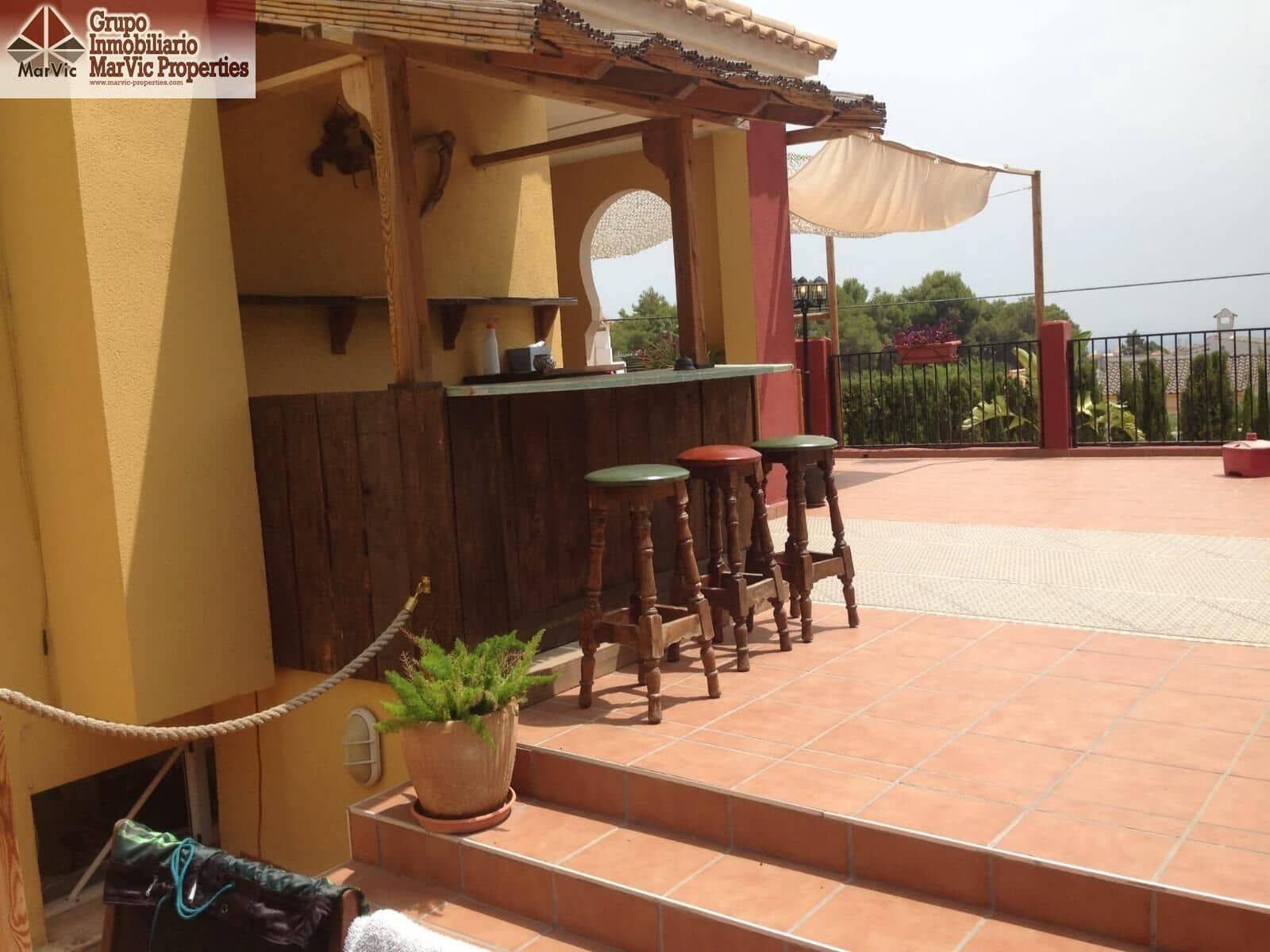 6 bedroom Villa for sale in Alfaz del Pi / L'Alfas del Pi with pool garage - € 590,000 (Ref: 8857671)