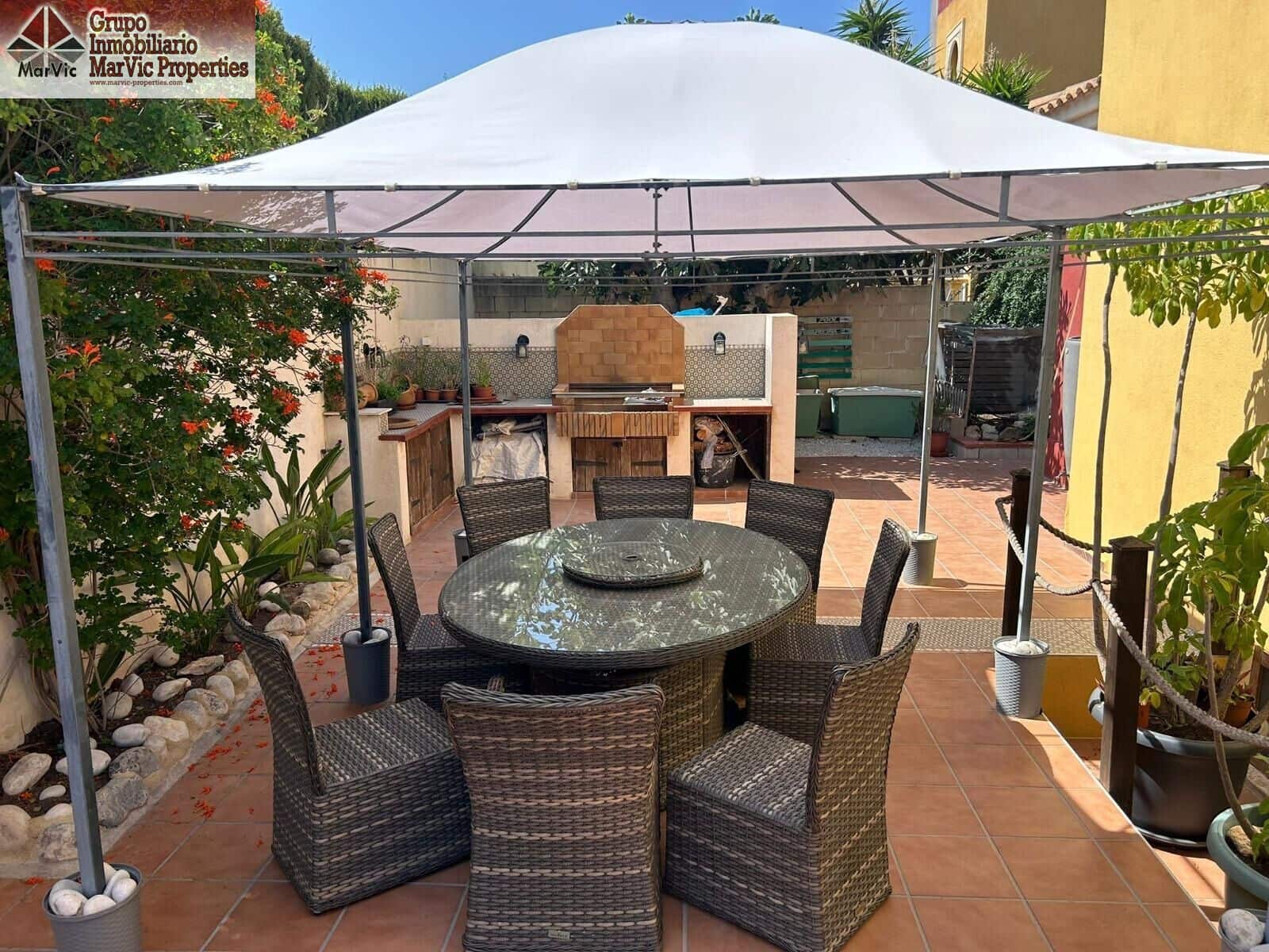 6 bedroom Villa for sale in Alfaz del Pi / L'Alfas del Pi with pool garage - € 590,000 (Ref: 8857671)