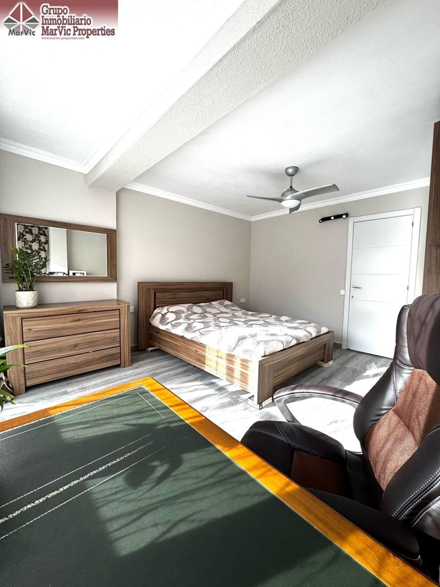 4 sovrum Lägenhet till salu i Benidorm med pool - 378 000 € (Ref: 8902118)