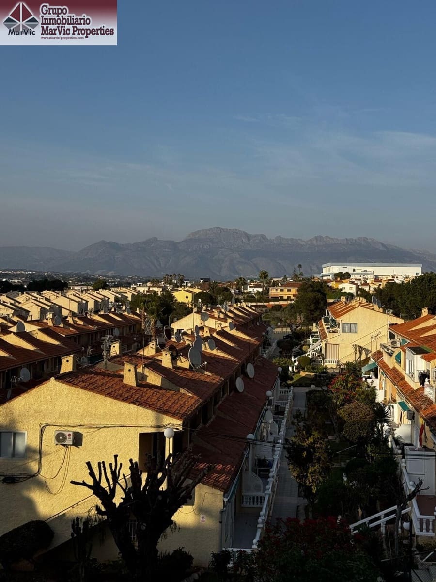 4 sovrum Lägenhet till salu i Benidorm med pool - 378 000 € (Ref: 8902118)