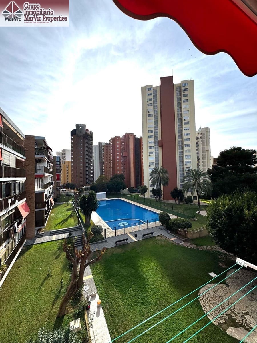 4 sovrum Lägenhet till salu i Benidorm med pool - 378 000 € (Ref: 8902118)