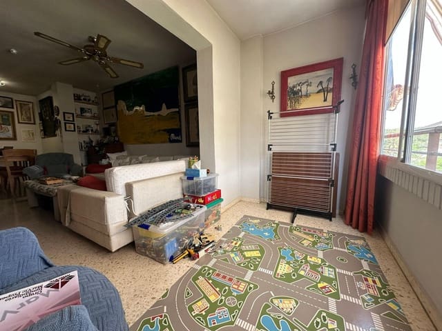 Piso de 4 habitaciones en Benidorm en venta con garaje - 295.000 € (Ref: 9031621)