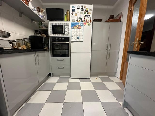 Piso de 4 habitaciones en Benidorm en venta con garaje - 295.000 € (Ref: 9031621)