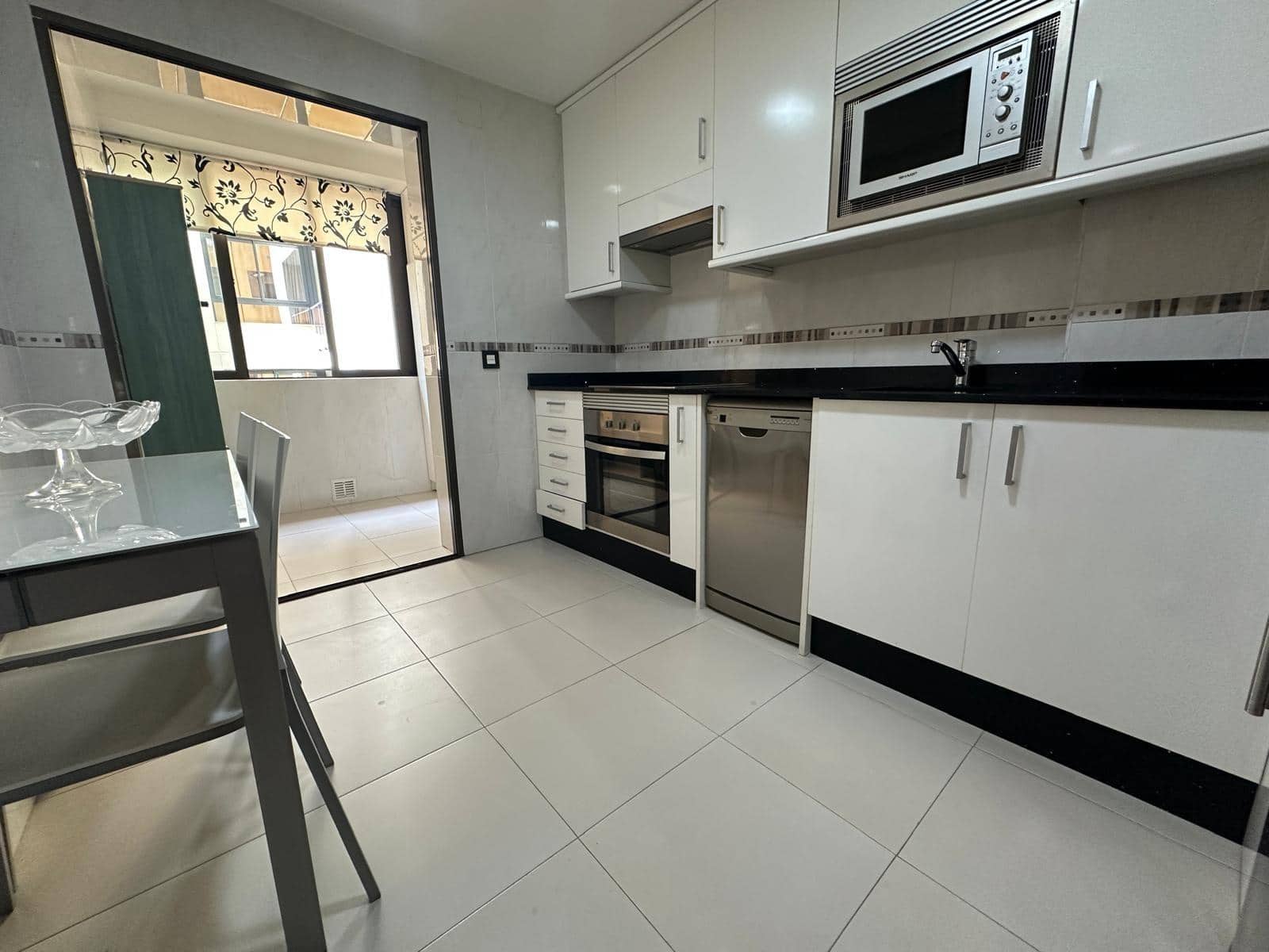 Piso de 4 habitaciones en Benidorm en venta con garaje - 399.000 € (Ref: 9034532)