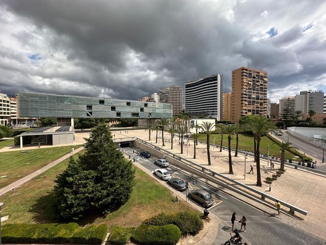 Piso de 4 habitaciones en Benidorm en venta con garaje - 399.000 € (Ref: 9034532)