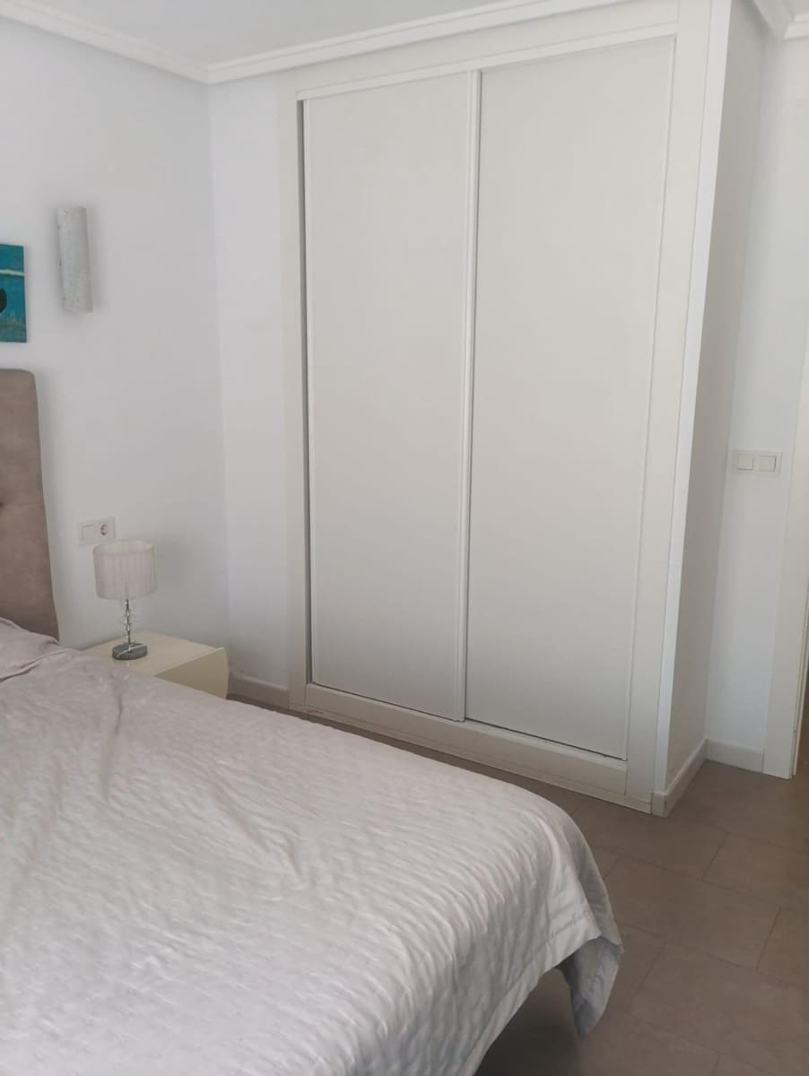 Piso de 3 habitaciones en Torrevieja en venta con garaje - 174.900 € (Ref: 9048834)