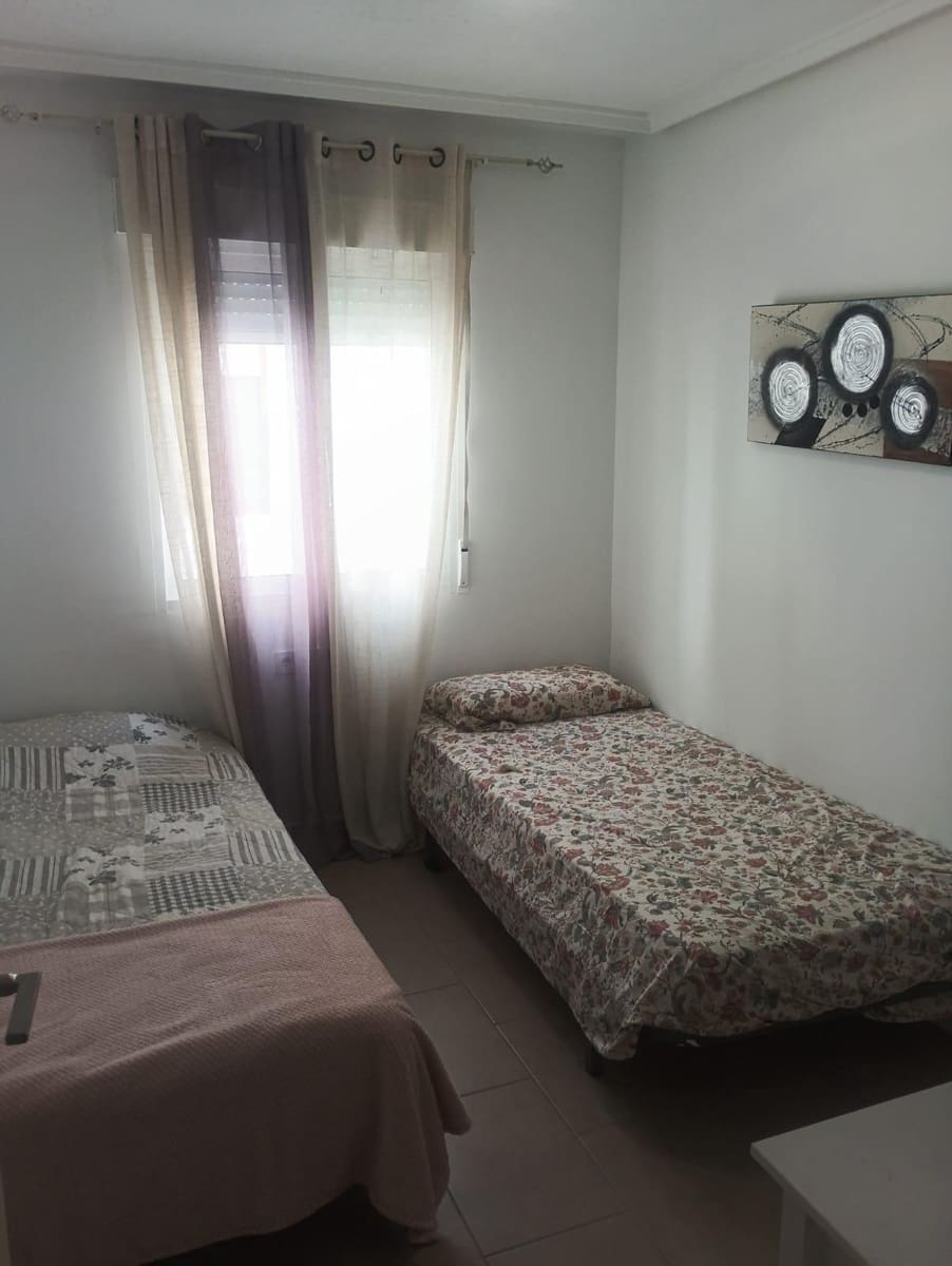 Piso de 3 habitaciones en Torrevieja en venta con garaje - 174.900 € (Ref: 9048834)