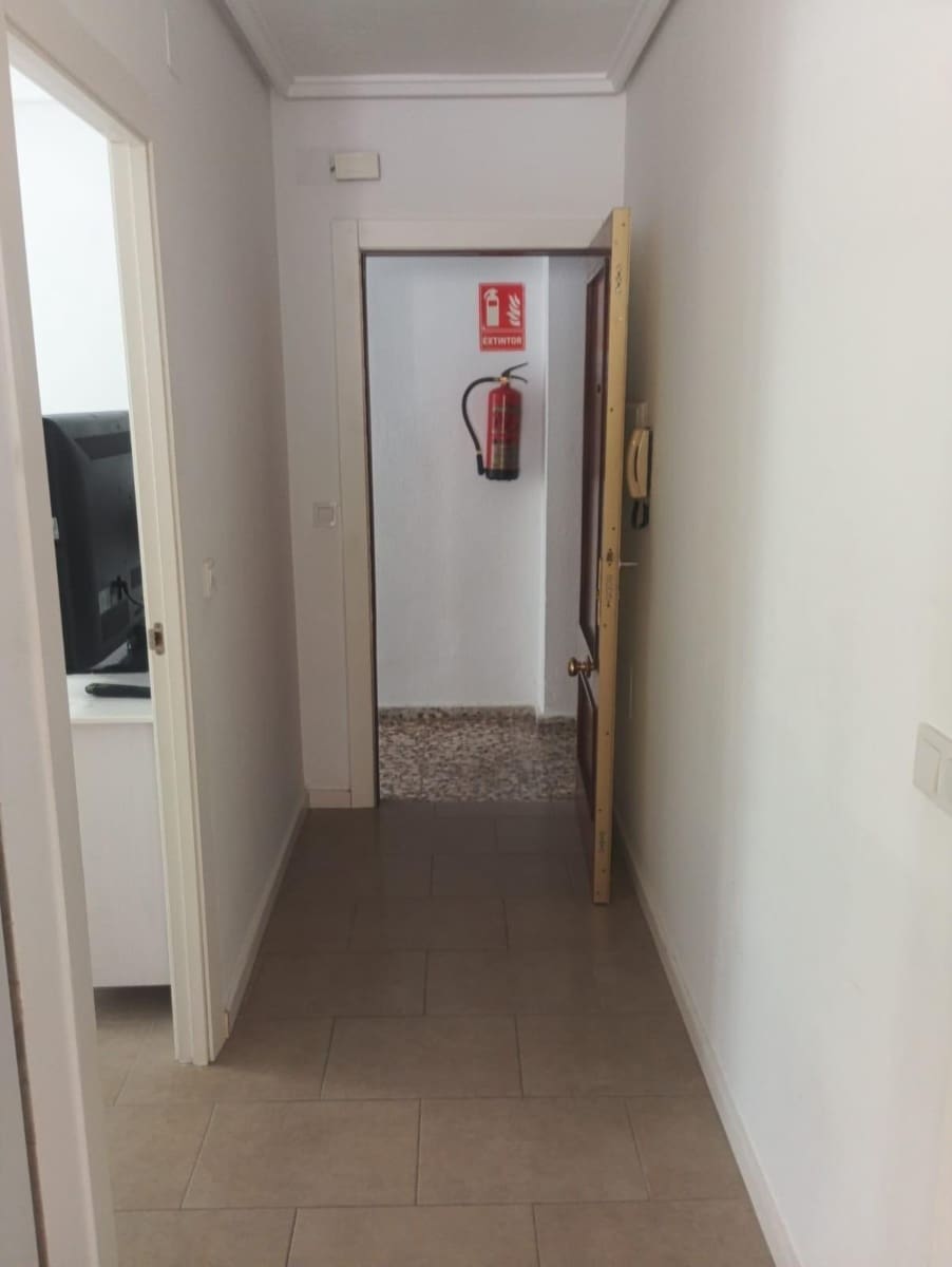 Piso de 3 habitaciones en Torrevieja en venta con garaje - 174.900 € (Ref: 9048834)