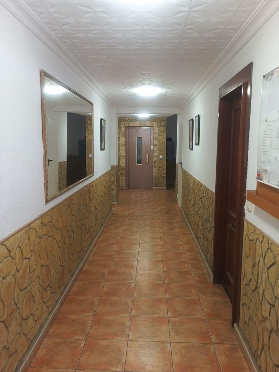 Piso de 3 habitaciones en Torrevieja en venta con garaje - 174.900 € (Ref: 9048834)