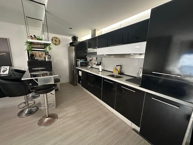 Piso de 4 habitaciones en Levante, Benidorm en venta - 335.000 € (Ref: 9065237)