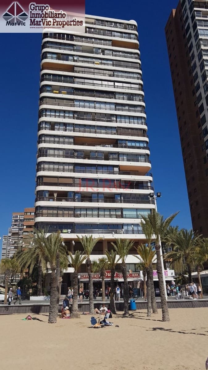 2 bedroom Flat for sale in Benidorm with pool garage - € 530,000 (Ref: 9100771)