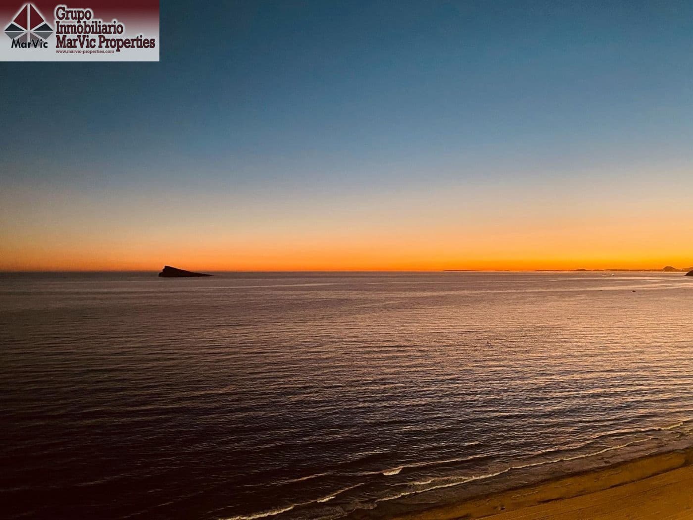 2 bedroom Flat for sale in Benidorm with pool garage - € 530,000 (Ref: 9100771)