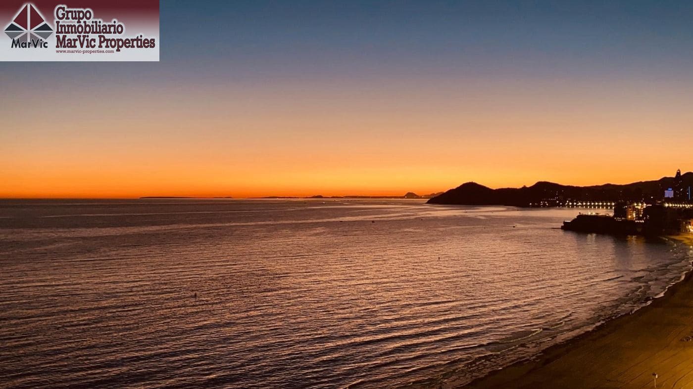 2 bedroom Flat for sale in Benidorm with pool garage - € 530,000 (Ref: 9100771)