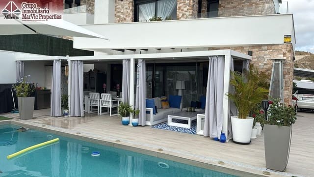 4 makuuhuone Huvila myytävänä paikassa Finestrat mukana uima-altaan - 799 000 € (Ref: 9242961)