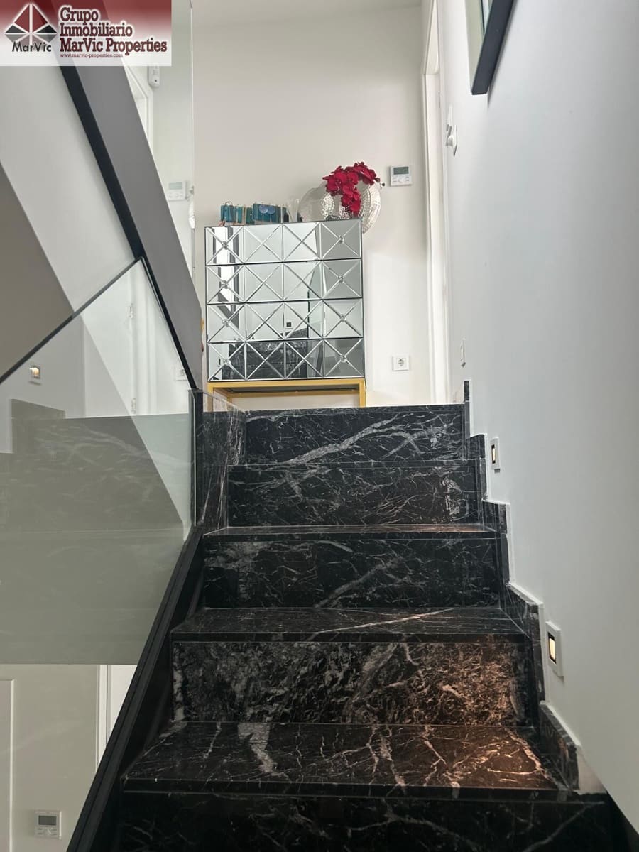 4 makuuhuone Huvila myytävänä paikassa Finestrat mukana uima-altaan - 799 000 € (Ref: 9242961)