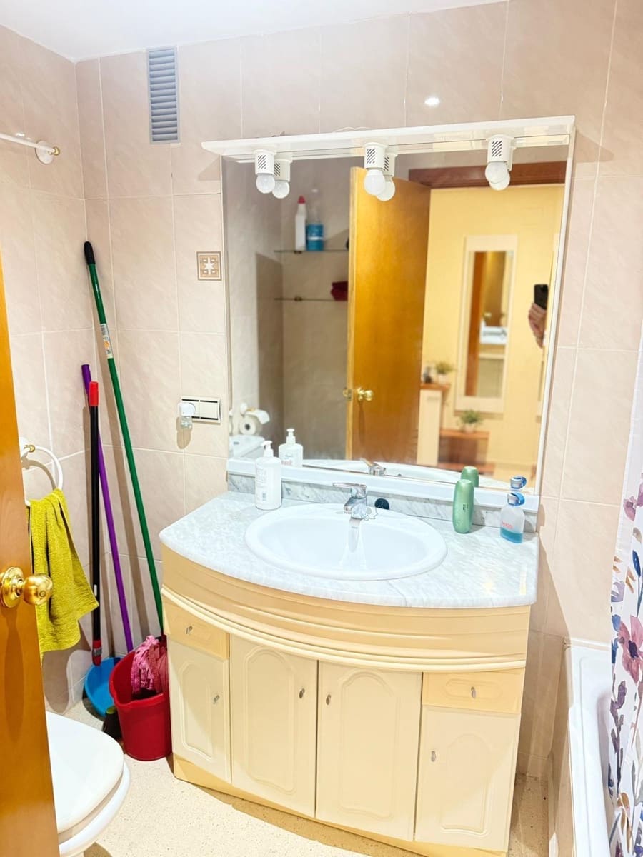 1 quarto Apartamento para venda em Benidorm com piscina - 250 000 € (Ref: 9242962)