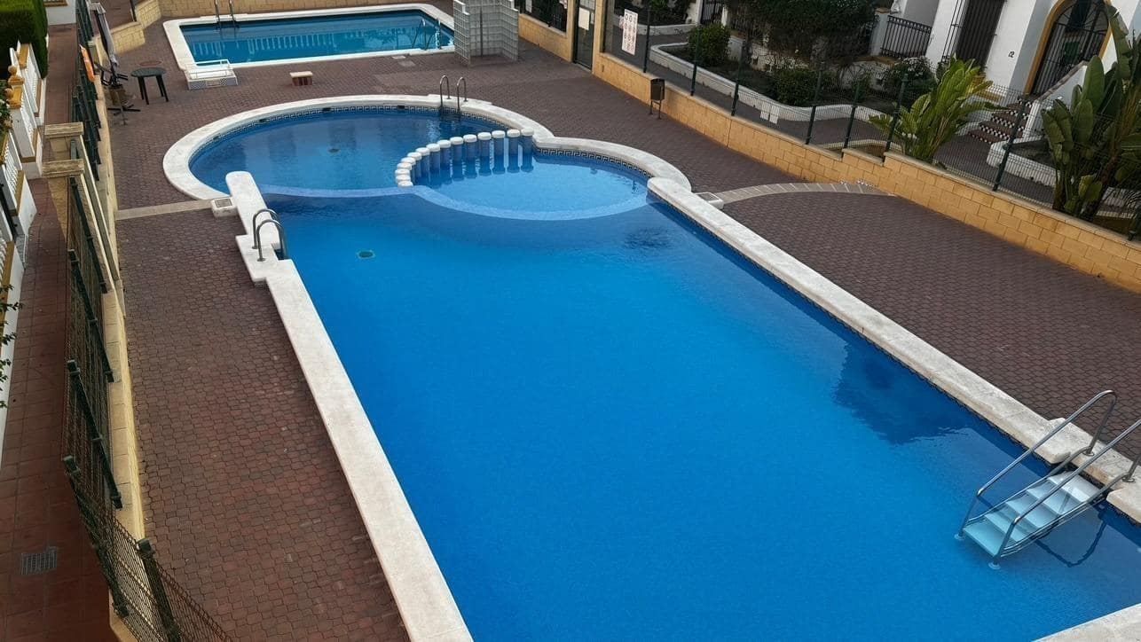 Apartamento de 3 habitaciones en Torrevieja en venta con piscina - 219.000 € (Ref: 9252028)