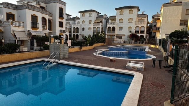 Apartamento de 3 habitaciones en Torrevieja en venta con piscina - 219.000 € (Ref: 9252028)