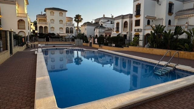 Apartamento de 3 habitaciones en Torrevieja en venta con piscina - 219.000 € (Ref: 9252028)