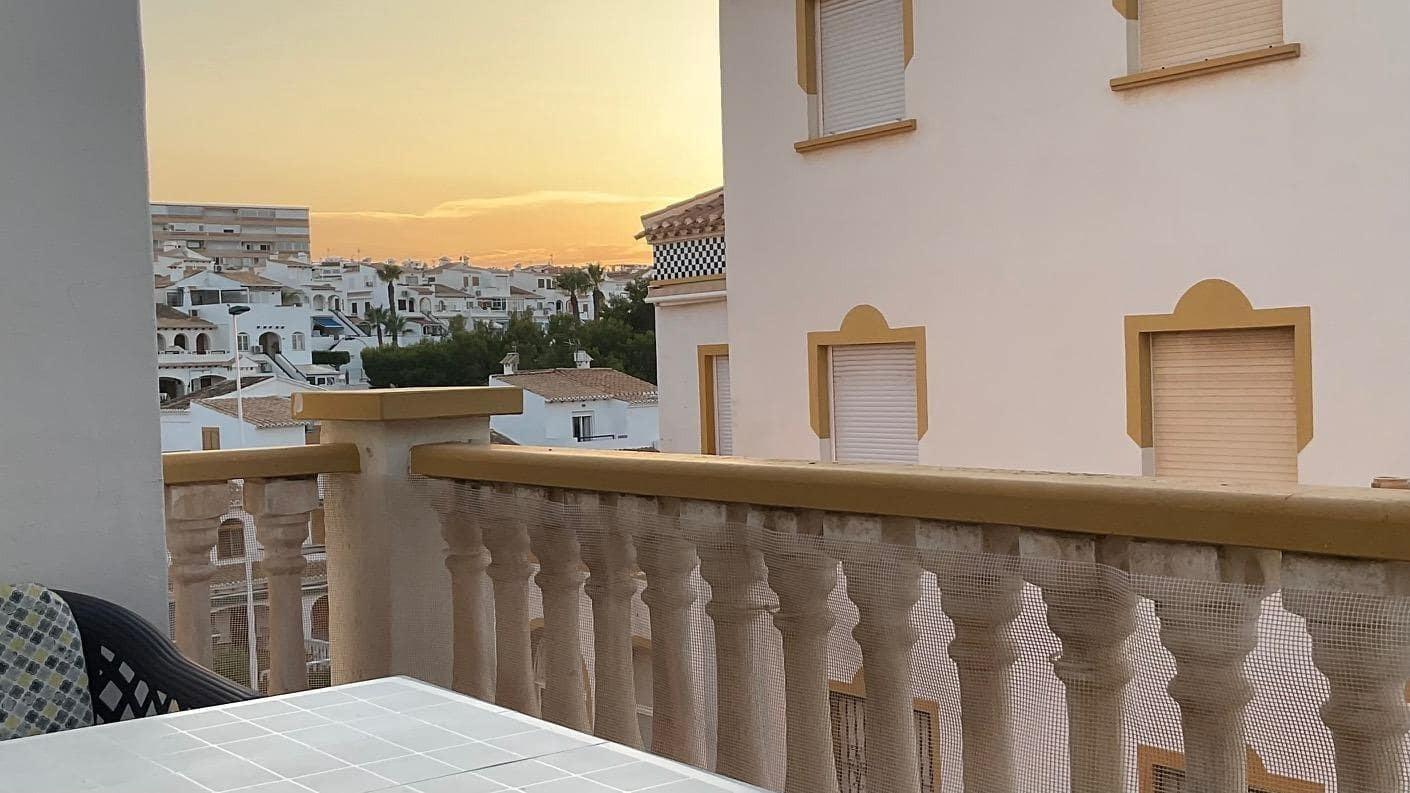 Apartamento de 3 habitaciones en Torrevieja en venta con piscina - 219.000 € (Ref: 9252028)