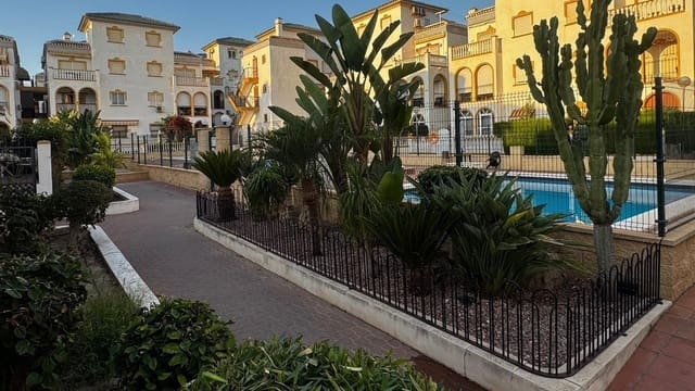 Apartamento de 3 habitaciones en Torrevieja en venta con piscina - 219.000 € (Ref: 9252028)