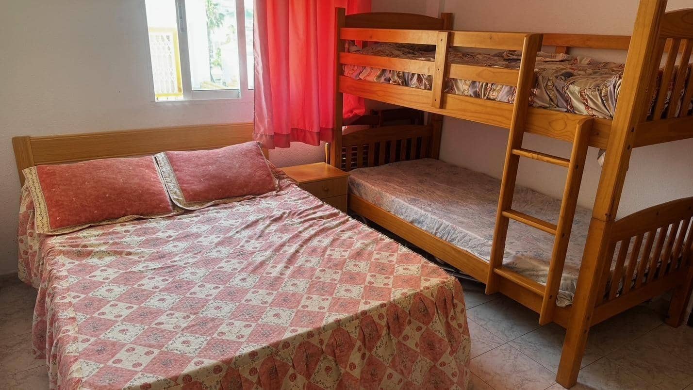 Apartamento de 3 habitaciones en Torrevieja en venta con piscina - 219.000 € (Ref: 9252028)