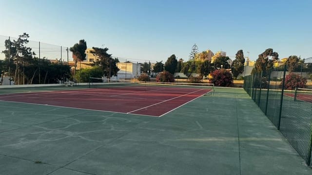 Apartamento de 3 habitaciones en Torrevieja en venta con piscina - 219.000 € (Ref: 9252028)