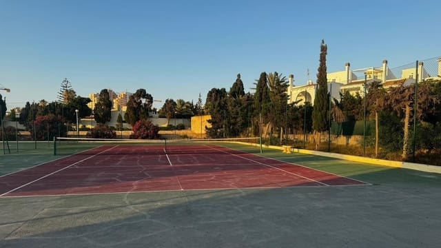 Apartamento de 3 habitaciones en Torrevieja en venta con piscina - 219.000 € (Ref: 9252028)