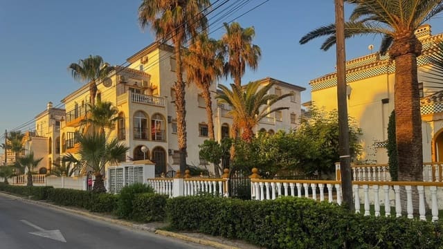 Apartamento de 3 habitaciones en Torrevieja en venta con piscina - 219.000 € (Ref: 9252028)