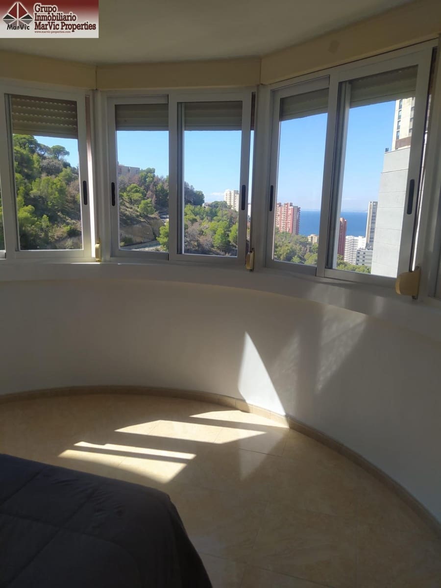3 bedroom Flat for sale in Benidorm with pool - € 178,000 (Ref: 9303570)