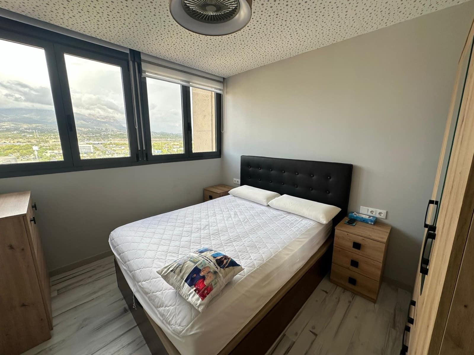 3 bedroom Flat for sale in Benidorm with pool garage - € 399,500 (Ref: 9308538)