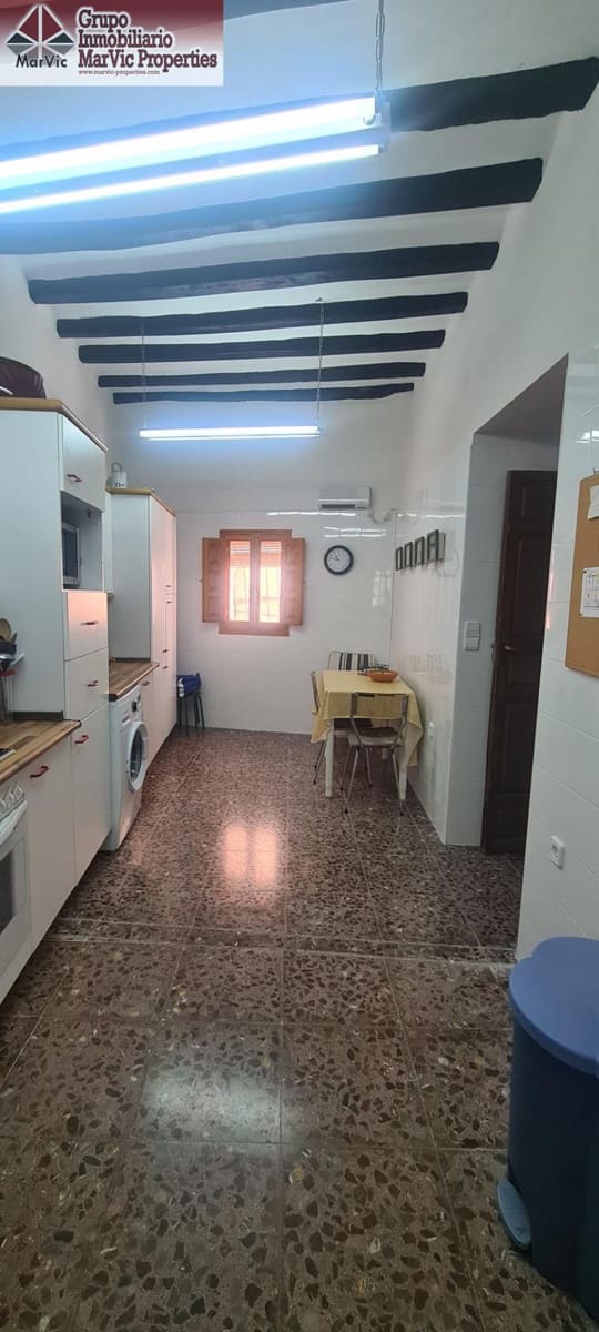 8 bedroom Villa for sale in Sella - € 425,000 (Ref: 9326485)