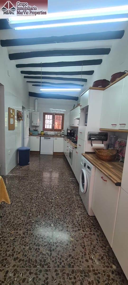 8 bedroom Villa for sale in Sella - € 425,000 (Ref: 9326485)