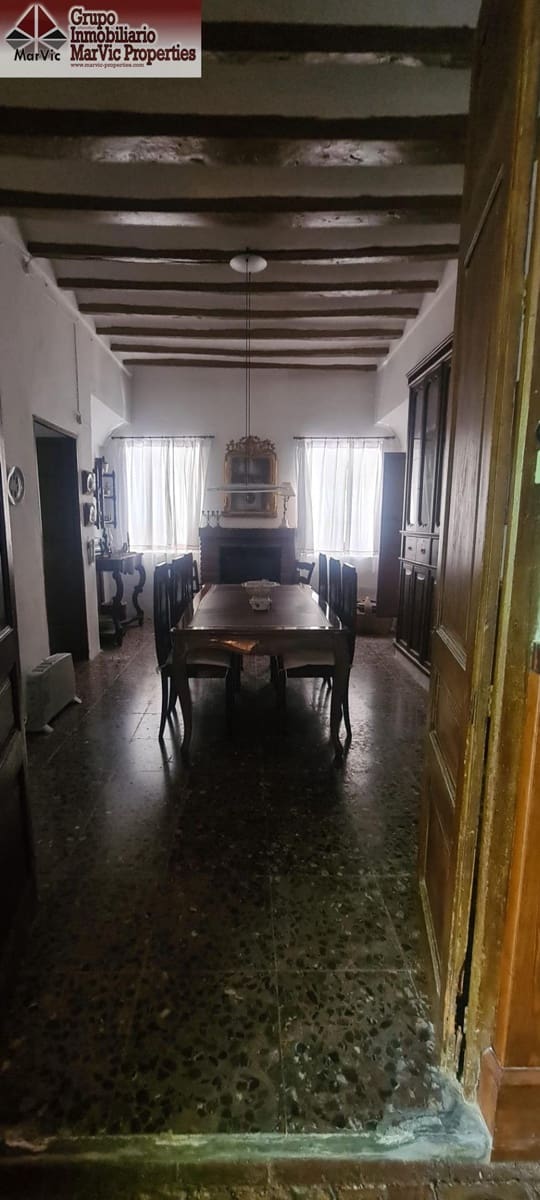 8 bedroom Villa for sale in Sella - € 425,000 (Ref: 9326485)