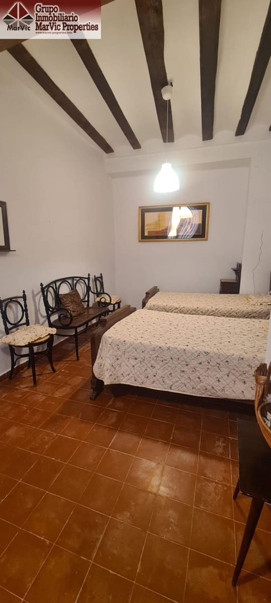 8 bedroom Villa for sale in Sella - € 425,000 (Ref: 9326485)