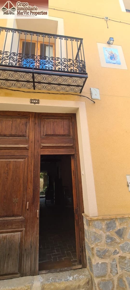 8 bedroom Villa for sale in Sella - € 425,000 (Ref: 9326485)